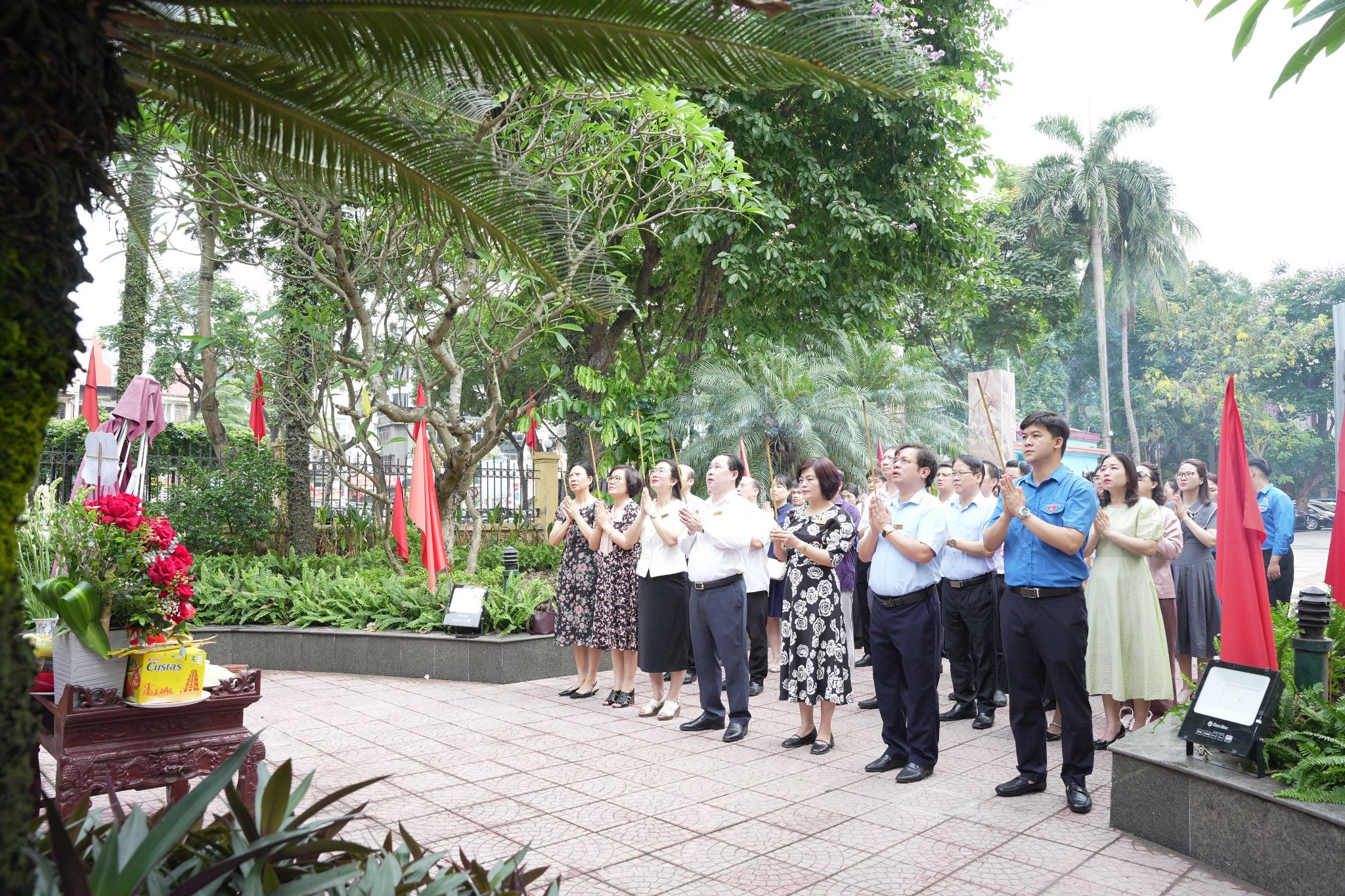 Trường Đại học Công đoàn dâng hương nhân kỷ niệm 136 năm ngày sinh Chủ tịch Hồ Chí Minh