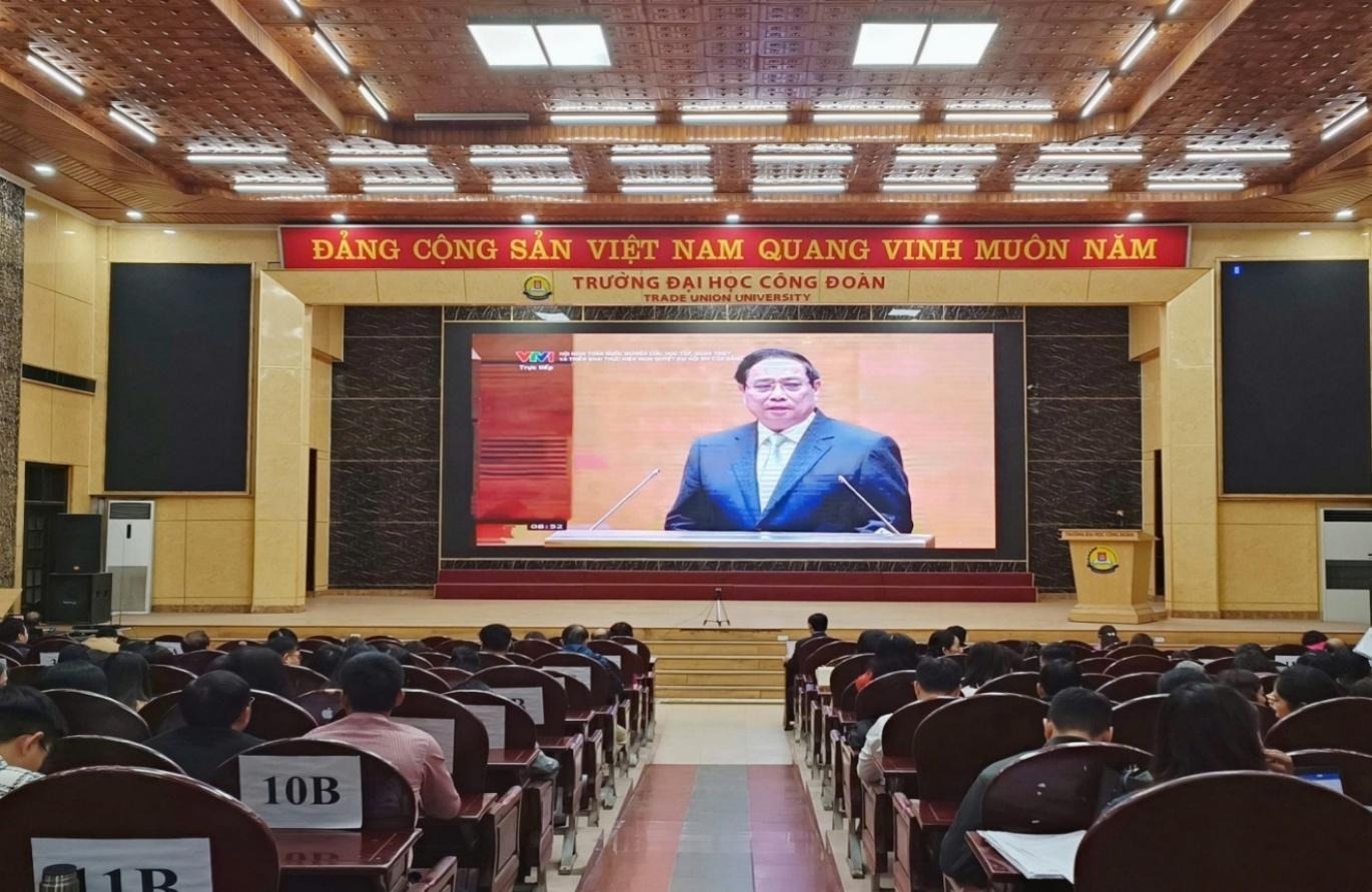 Đảng uỷ Trường Đại học Công đoàn tổ chức điểm cầu tiếp sóng hội nghị toàn quốc nghiên cứu, học tập, quán triệt và triển khai thực hiện Nghị quyết Đại hội Đảng toàn quốc lần thứ XIV, nhiệm kỳ 2025 - 2030