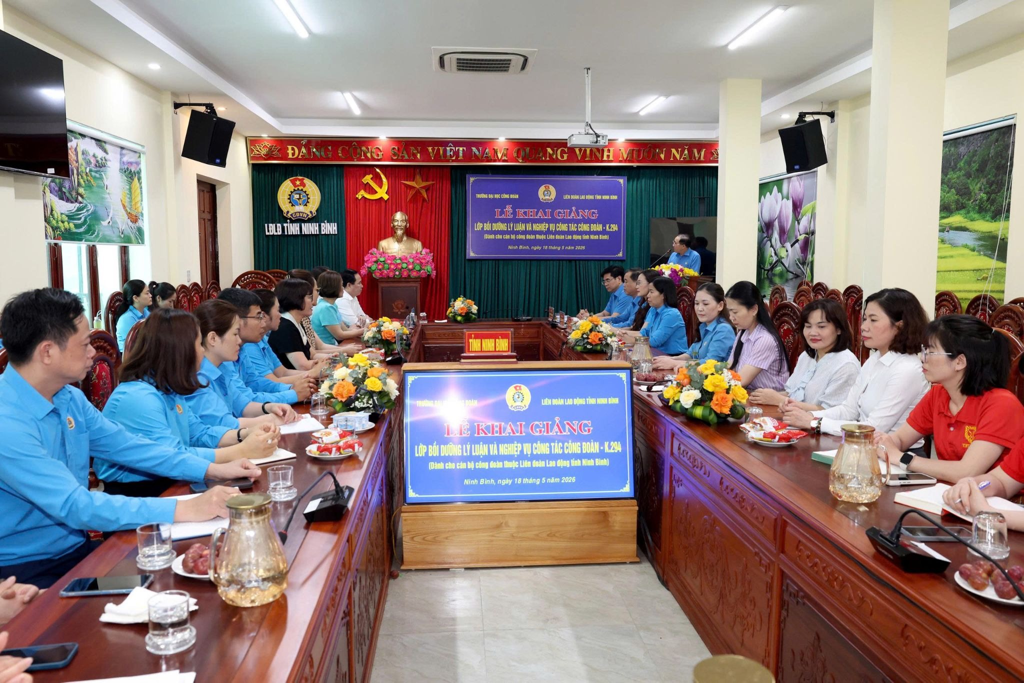 Lễ khai giảng lớp bồi dưỡng lý luận và nghiệp vụ công tác công đoàn k.294 dành cho cán bộ công đoàn thuộc LĐLĐ Tỉnh Ninh Bình
