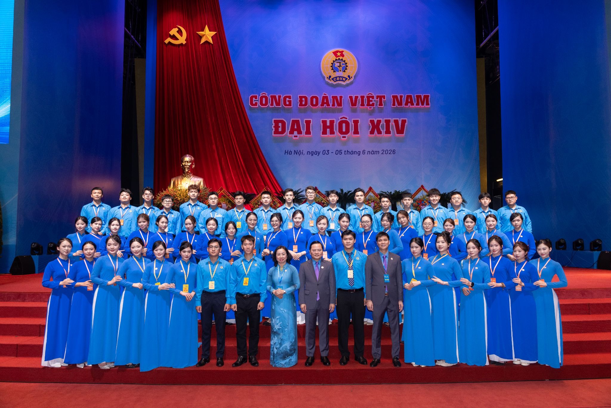 Tuổi trẻ Trường Đại học Công đoàn tự hào tham gia phục vụ đại hội công đoàn việt nam lần thứ XIV