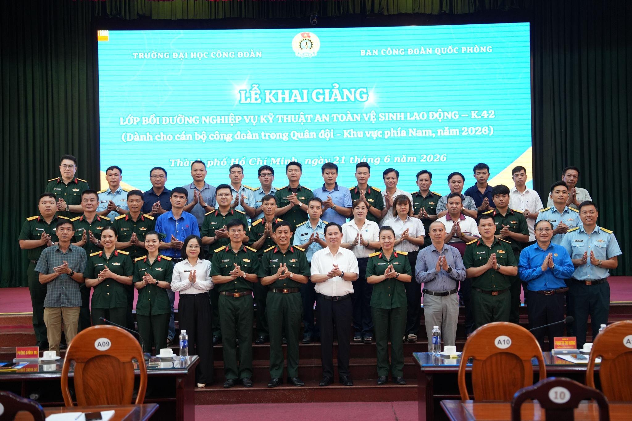 Lễ khai giảng Lớp bồi dưỡng nghiệp vụ kỹ thuật an toàn vệ sinh lao động - K.42 (dành cho cán bộ công đoàn trong quân đội – khu vực phía nam, năm 2026)