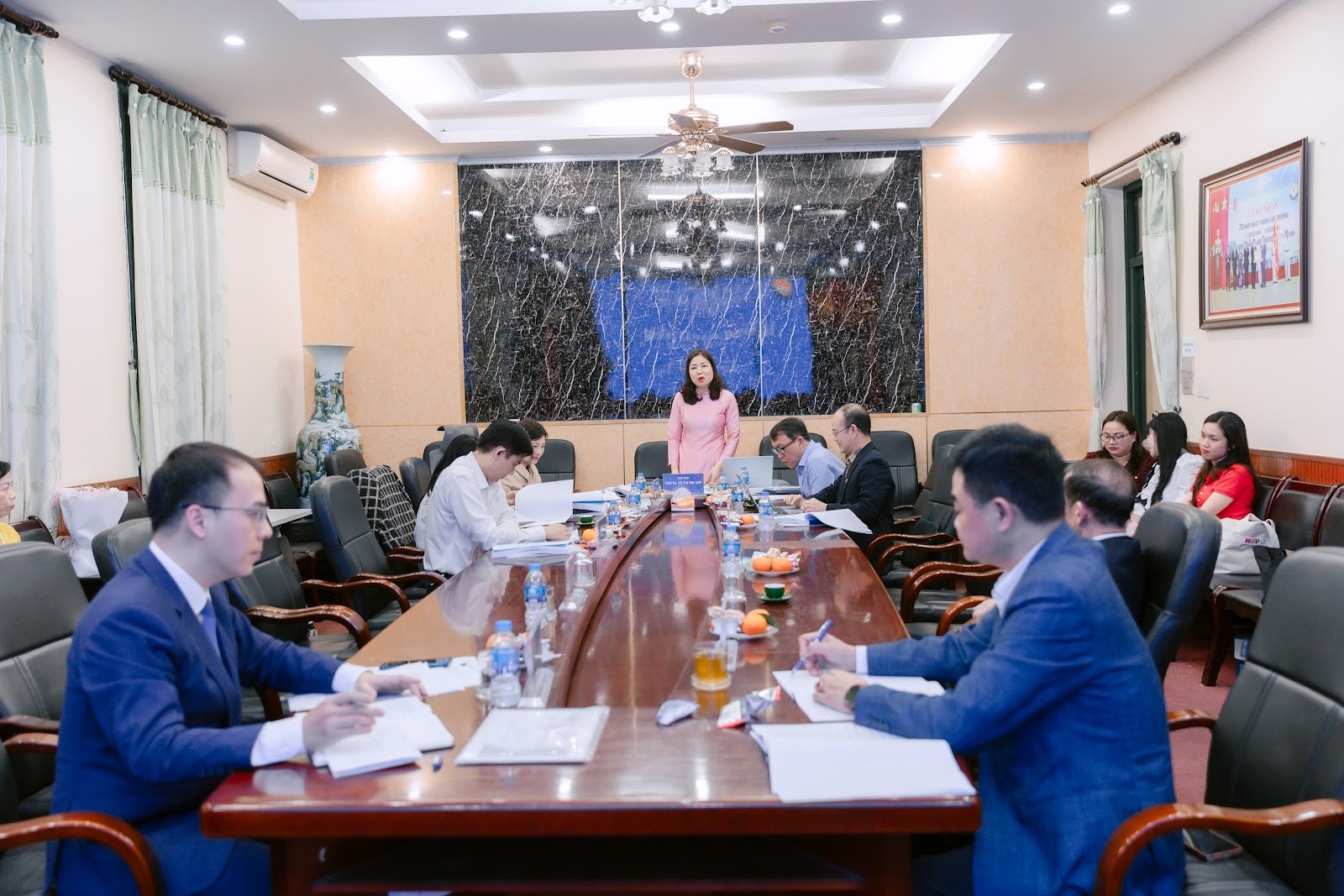 Nghiên cứu sinh Vũ Đình Hiếu bảo vệ thành công Luận án Tiến sĩ ngành Quản trị nhân lực