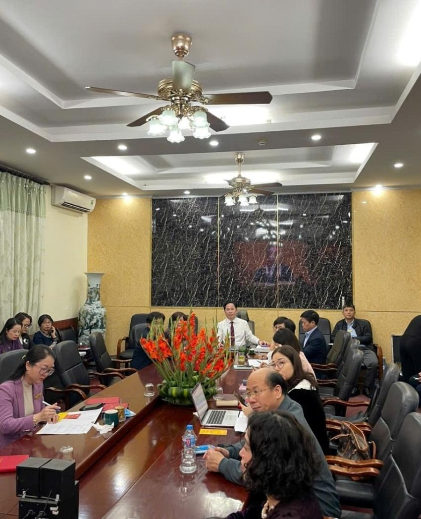 Đảng uỷ Trường Đại học Công đoàn tổ chức điểm cầu trực tuyến học tập, quán triệt các Nghị quyết của Bộ chính trị